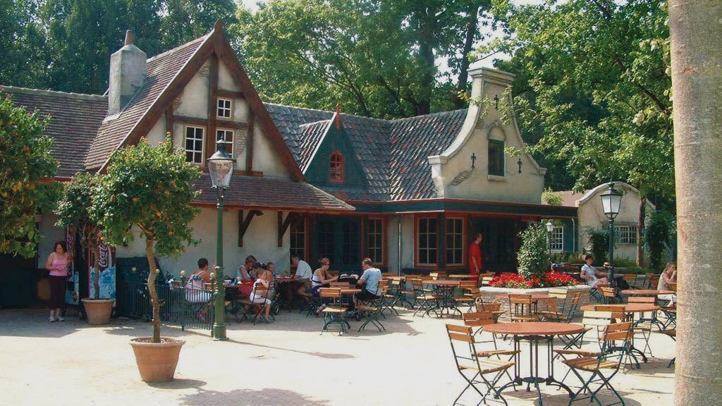 Anton Pieckplein detail 1